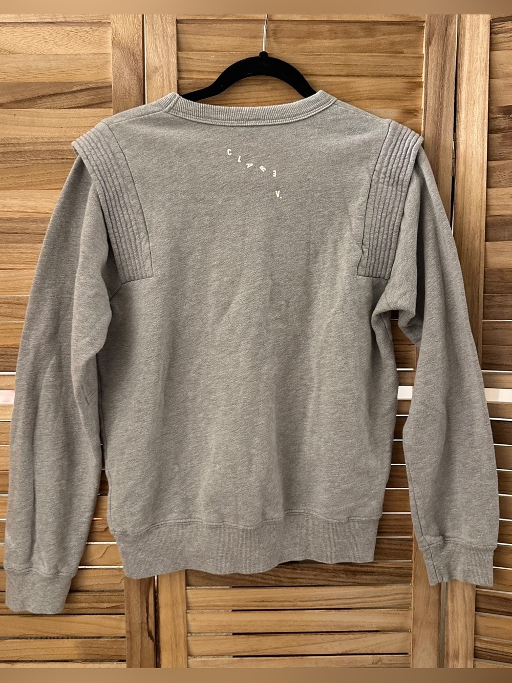 Clare V. Ribbed Shoulder Detail Sweatshirt in Heather Gray size S